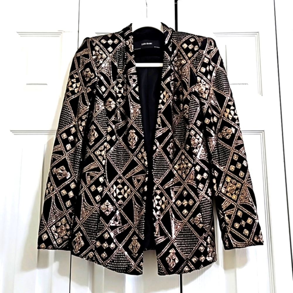 42. ZARA-An absolute stand out blazer!